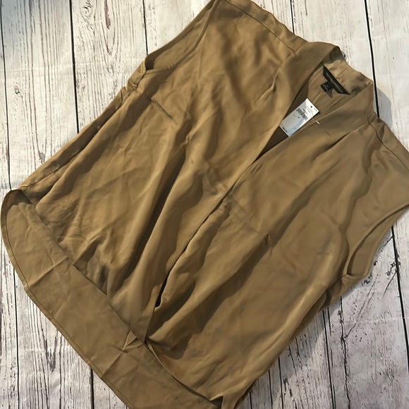 NWT whiskey colored Banana Republic V-neck blouse - Picture 3 of 6